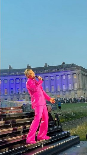 Robbie Williams performed “Come Undone” at Royal Crescent, Bath, UK on June 14, 2025