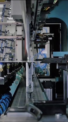 ROBOformER is the automatic solution for unmanned production #Salvagnini #sheetmetal #pressbrake #bending #robotics