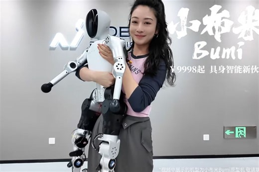 Bumi, svelato il primo robot cinese per le famiglie/ Video, alto 94 cm e costa 1.200 euro