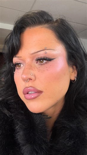 𝕾𝖆𝖗𝖆𝖍 𝕱𝖊𝖊𝖓𝖆 on Instagram: "Quick base routine 💗 #baseroutine #glowyskin #blush #makeup #fyp"