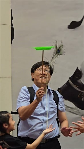 Everybody loves spinning plates #spinningplates #circus #circusarts #fyp