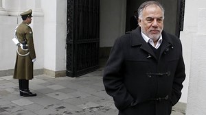 Andrade responde a Burgos: Algunos no tenemos derecho a descansar