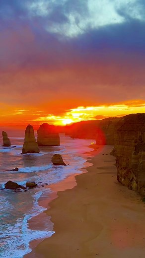 Exploring the 12 Apostles at Sunset - A Must-See in Australia
