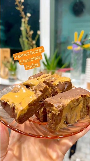 Peanut Butter Swirled Fudge #fudge #peanutbutter #easydessert