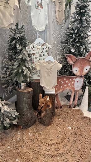 ❄️🦌 “Oh-Deer” Snowy Woodland Magic 🦌❄️ As snow was falling outside, we made winter magic inside ✨ We kicked off 2026 celebrating one of our very own at @bocelli_ny with a cozy, boho-rustic woodland baby shower for our sweet Marisa 🤍 Our favorite bartender and the heart behind @sugarontherimnj is officially a mama-to-be, and no one deserves this love more. From day one to now, watching her blossom has been such a joy—and we can’t wait to meet her little sugar 🫶 Fresh wood details, custom cent