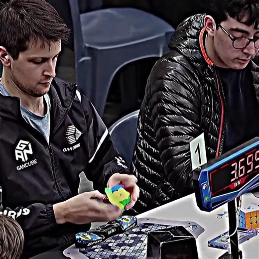 Feliks Zemdegs New 3x3 Rubik’s Cube PB [4.12s] #rubikscube #viral #shorts