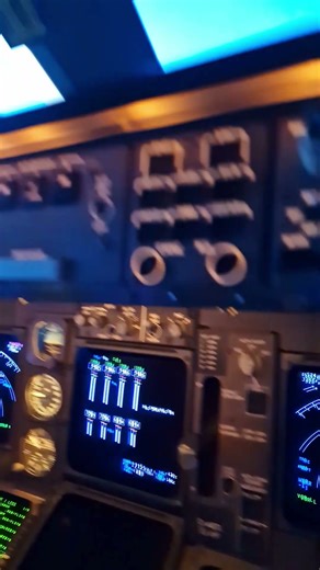 Boeing 747-400 instruments and the beautiful outside view. #cockpit #flightdeck #boeing747 #boeing