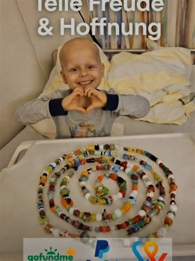 Schaut euch dieses kleine Strahlen an ❤️ Unser tapferer kleiner Mann bastelt mitten im Klinikalltag seine bunte Perlenkette der Hoffnung - jede Perle ein winziger, kostbarer Moment voller Freude und Kraft. Hinter diesem Lächeln steckt so viel mehr: harte Therapien, endlose Fahrten und eine Familie, die alles gibt. Deshalb bitten wir euch von Herzen: Helft uns, ihm und seinen Lieben ein bisschen Entlastung zu schenken. Jede Spende, egal wie klein, zählt wirklich und bringt uns näher ans Ziel. Lin