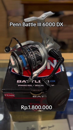 Penn Battle III 6000 DX Rp.1.800.000 - CNC Gear Technology with brass pinion and main gear in all sizes. - HT-100™ Carbon Fibre Drag System with wave spring design for more minute drag adjustment and wider range of usable drag - 6 1 Sealed Stainless Steel Bearing System with extra bearing under the spool for additional support - Full Metal Body and Sideplate - EVA ball handle knob design for improved cranking comfort - Tailored rubber gasket braid ready design to stop superline slipping on spool
