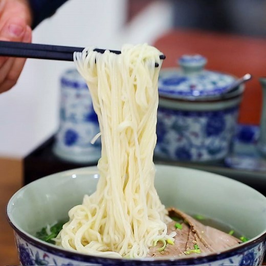 58K views · 264 reactions | [CHINESE MUSLIM FOOD IN SINGAPORE] Yi Zun Noodle owner Aunty Aishah makes tasty Xinjiang dishes. We recommend the handpulled Beef Noodles & BBQ meats! Authentic and in BIG Portions too  #VisitSingapore #PassionMadePossible #FriedChillies #YiZunNoodle | Friedchillies | Facebook
