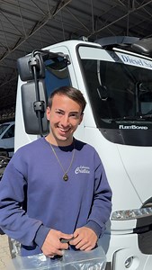 Tobías y su flamante Accelo 916 🤩 Su primer Mercedes-Benz 0KM para su negocio de cerámica 🙌 Por recomendación de otros clientes de camiones que tuvieron buenas experiencias con @dieselsanmiguel, Tobías confió en este equipo y pudo retirar su Accelo súper rápido. La operación se concretó en 2 a 3 semanas y en menos de un mes ya lo estaba retirando👌Felicitaciones Tobías y a seguir creciendo con tu negocio! 👏👏👏 . . . . #mercedesbenzcamiones #camionesdeconfianza #accelo #accelo916 | Diesel San