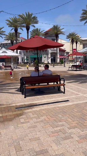 The Destin Commons is the PERFECT place to expel that vacation energy while getting a bite to eat, and shopping for your favorite things #DestinFlorida | DestinFlorida.com