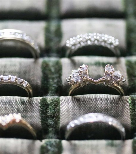 WEDDING BANDS 101 #marketsquarejewelers #gemsters #greenscreen #weddingbands #weddingtok