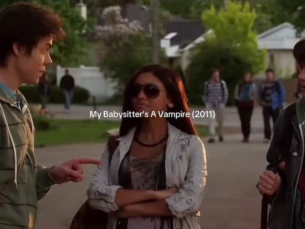 Minha Babá é uma Vampira (em francês canadense: Ma gardienne est un vampire) é uma série de televisão canadense, baseada no filme para televisão de 2010 de mesmo nome. No Canadá, a série estreou em francês no Télétoon em 28 de fevereiro de 2011, em inglês no Teletoon em 14 de março de 2011 e no Disney Channel nos Estados Unidos em 27 de junho de 2011,[1] e terminou de ser exibida em 5 de outubro de 2012 no Disney Channel e em 11 de abril de 2013 no Télétoon. A série foi criada pela Fresh TV, cri