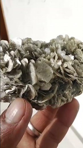 Aquamarine Stone | Complete Guide & BenefitsAquamarine