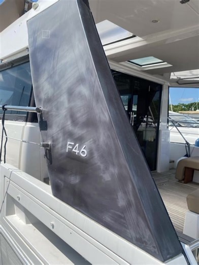 This sealine f46 had some bad oxidation to the dark brown gelcoat on his pilars its safe to say they have been given the love and attention they need and are now fully uv protected 😎 📧 D-seamarine@Outlook.com ☎️07896891653 Dan #sealine #protection #machinepolishing #Detail #v