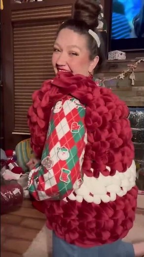 Crocheting the worlds CHONKIEST Christmas sweater #crochet #shortsmaschallenge #shorts