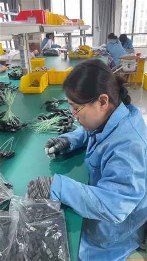 Manual Wire Harness Connector Housing Insertion