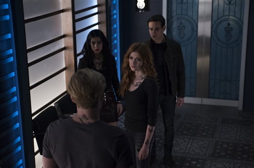 Lovci stínů: Nástroje smrti - Neopouštěj mě (S03E16) (2019) | ČSFD.sk