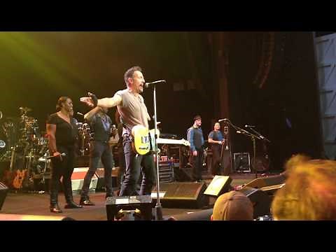 Bruce Springsteen - Shout [The Isley Brothers cover] (Houston 05.06.14) HD