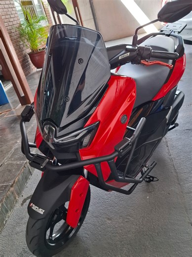 Yamaha NMAX 2025: Conectividade e Estilo em Uma Scooter