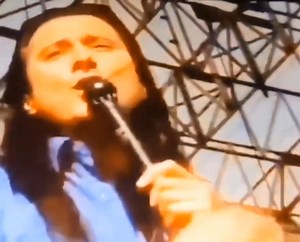 🎤—Journey’s Golden Voice Went From Unknown Singer to Rock Legend and Steve Perry's iconic Voice Still Echoes Through History 🔥✨ 💞 Steve Perry, the man with the soaring tenor, walks onto a stage and transforms himself into the voice that defined an era. Fans gasp , critics bow, and even hardened rock veterans knew they had just witnessed history. 🎶🎵 Was it fate, raw talent, or a cosmic alignment that crowned Perry as rock’s eternal frontman? ❣️Our Steve Perry will Always be Our "Music Man"..