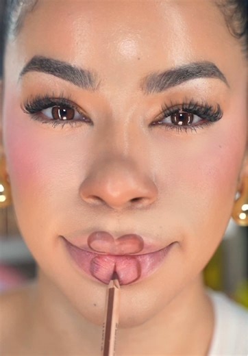 Lip contour ✨ #makeuphacks | Lip Contour