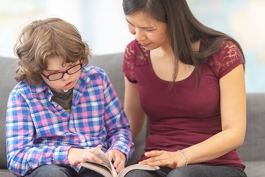 How Do Deaf People Learn How to Read? - Sign Station