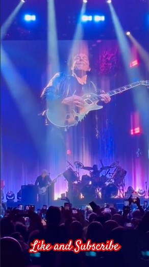 Journey sings DON’T STOP BELIEVING live #classicrock #rock #livesinging #livemusic