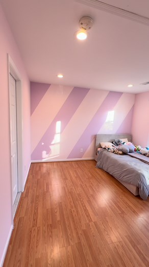 A soft color palette, crisp lines, and Emerald Urethane trim for that luxury finish 💫 Accent wall in @sherwinwilliams Euphoric Lilac and Cosmetic Blush with Duron Chantilly walls throughout. Proof that professional prep and the right colors can completely transform any room. Partnered on this job with @stagewelldesigns #SantanaPaintingCo #LuxuryRepaint #RoomTransformation #BeforeAndAfter #SherwinWilliams #DuronPaint #EmeraldUrethane #InteriorDesign #MarylandPainter | SantanaPainting Company
