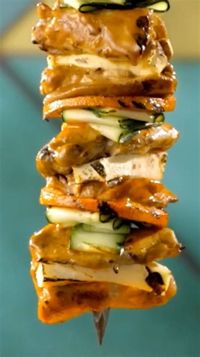 Say Ola to the all new Sunset Espetada! 🌅😋 A smokey lemon-marinated chicken thighs stuffed with halloumi, layered with PERi-orange slices and baby marrow ribbons, and topped with a Lemon Pepper Butter sauce. [Nando's, New, Nando's Chicken, Nando's India, Flame-Grilled, Original, Chicken, PERi-PERi, Espetada] | Nando's