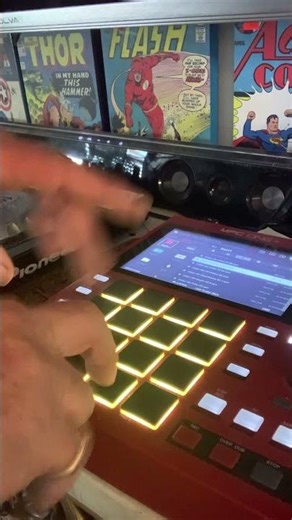 MADBOMB MIKE - MIKE MAKING A BEAT ON THE FLY WITH THE AKAI MPC ONE +