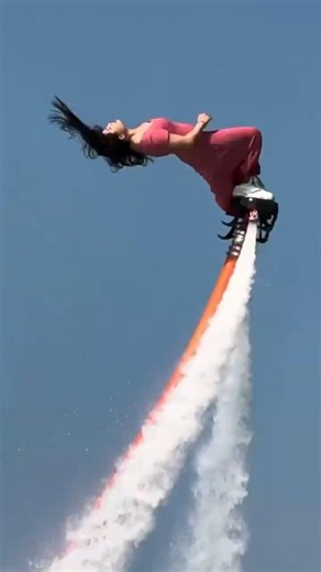 The flyboard queen 【short version】 #女水上飞人 #水上华尔兹 #flyboardwaltz #flyboard