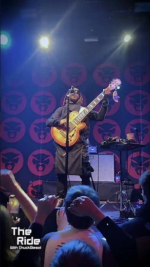 Thundercat Performing "Overseas" Live at Roxy Prague. Sold Out Crowd Vibing to the Groove! #live
