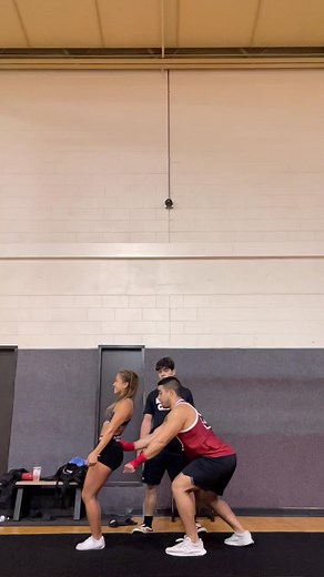 One arm 🔥 #cheer #cheerleading #stunts #acro #navarrocheer #dawgs #navarro #workout #slowmotion | Oliver Silva