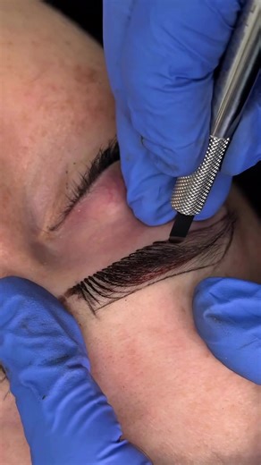 🚨 Quer aprender a fazer uma Microblading perfeita como essa e se destacar na sua cidade? Aqui você aprende a criar fios delicados, realistas e que NÃO expandem, mesmo que esteja começando do zero 👌🏼 📚 Curso Completo de Micropigmentação de Sobrancelhas ✔ Microblading (fio a fio) ✔ Shadow 🎁 BÔNUS: Curso completo de Design de Sobrancelhas 💰 De R$ 197,00 por apenas R$ 67,00 (promoção por tempo limitado) 👉 Clique no link da bio e dê o primeiro passo para se tornar uma Designer de Sobrancelhas 