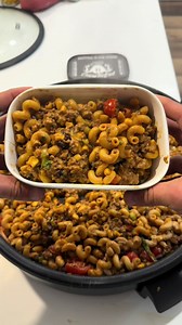 635 calories 57g protein 7.6g fats 105g carbs makes 7 meals this will keep you full at work and help you get through the day Cowboy pasta salad (this is in my cookbook) Cookingforgains meal prep containers drop the 27th 🛒 Grocery List so there is no excuse of confusion 🥩 Protein⬇️ * 2 lb 96/4 lean ground beef * 1 container plain Greek yogurt * 1 bag fat-free shredded cheddar cheese 🌽 Veggies / Produce⬇️ * diced tomatoes (16 oz) * Green onions diced (3 oz) * 1 large bag frozen fire-roasted cor