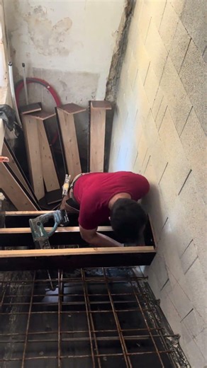 L’étape la plus importante d’un escalier en béton : la fixation d’une marche !