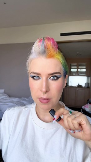 GRWM, czyli ubierz się ze mną na KONWENT STAR WARS W JAPONII! @disneypluspl zrobił mi niespodziankę i zaprosił mnie do Tokio specjalnie na Star Wars Celebration ❤️ dziękuję!! Jestem mega zajarana, bo przygotowałam naprawdę grubą stylówkę 😁 co myślicie o tym ficie inspirowanym oficerskim strojem ze Star Wars? 😍 Buty z vintage shopu z San Franciso, komplet jeansowy od @krupa_adrian 😍 Od razu mówię, że będzie więcej zdjęć i reelsów z konwentu i z tymi ciuchami! Haha ❤️ #StarWarsCelebration #Ando