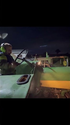 We installed a 5” straight pipe on our ‘59 John Deere 530 #johndeere #vintagetractor #straightpipes