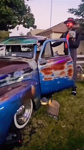 “Haunted Chevy Pickup Rollin’ Low — Halloween Vibes Only 👻🕸️”