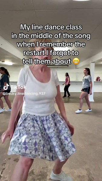 That’s my bad 😬😂 #linedancing #linedance #linedancersoftiktok #fyp #linedancetutorial #pov #Meme #easylinedance