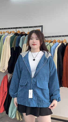 12K views · 69 reactions | 盛Khoác nhung tăm nón xám TL06 full bảng màu cực xịnnn xò✨✨Độ HOT vẫn chưa hạ nhiệt, nhà GIN comback chuyến cuối rùiii khách iuu tranh thủ đặt hàng ngay nhen ✔️•Form basic nam nữ thoải mái•Gin tự chụp ạ #Ginhouse#AKNTL06 #aokhoacchongnang #aokhoacnhung | Gin House | Facebook