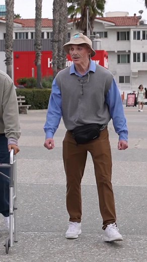 Grandpas race on muscle beach, full video on my channel “Brandon William” #fitness #gym #challenge #bodybuilders #musclebeach #prank