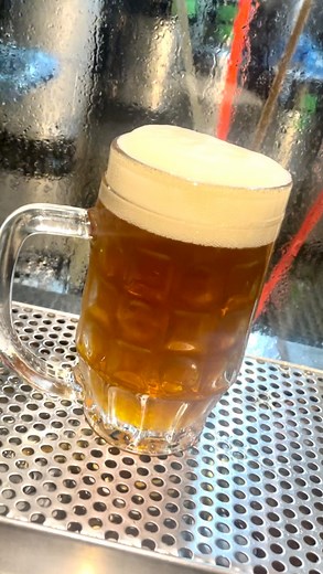 11.22（Sat.） ⁡ みなさんAmerican Pale Ale「酒池肉林ペールエール」は 飲んだことありますか？？ 初めてセンターポイントに来たら、 やっぱりまずは酒池肉林ペールエールで乾杯がおすすめ！ アメリカンホップのライムやグレープフルーツのような香りを立たせつつ、カラメルのような香ばしい甘みとフルボディ感。 甘ったるくならないように苦味をしっかり感じさせて、柑橘系のフルーツを思わせる味わい！ センターポイントのBBQ料理と相性抜群です！！ 飲んだことがある方も、ない方も、 ぜひぜひ酒池肉林ペールエールで乾杯しましょう🍻 ご来店お待ちしてまーす🙌 ⁡ ＝＝＝＝＝＝＝＝＝＝＝＝＝＝＝＝＝＝＝＝＝＝＝ 【Information】 ⁡センターポイントのお肉とビールをテイクアウト！🍻 お肉は1/4ポンド1,400円〜 ビールは500mlで900円〜 お気軽にお問い合わせくださーい！ ⁡ ⁡ ＝＝＝＝＝＝＝＝＝＝＝＝＝＝＝＝＝＝＝＝＝＝＝ ⁡ 【営業時間】 平日 15:00〜23:00 土日祝 12:00〜23:00 ラストオーダー フード22:00 ドリンク22:30 ⁡ 