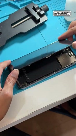 iPhone Whitescreen or Greenscreen LCD Repair