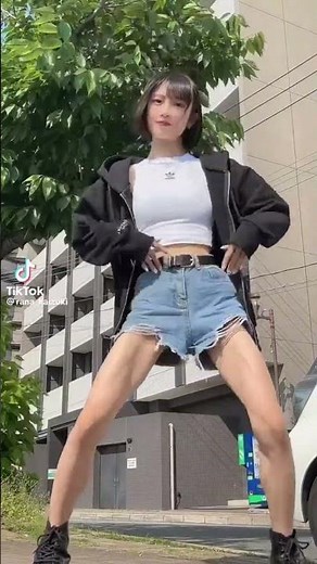 可愛い ギャル JC JK お姉さん ビキニ 水着 スタイル抜群 TikTok 人気 バズったティックトッカー 話題のあの人！ 腰ヒット 胸ヒット 腰振り