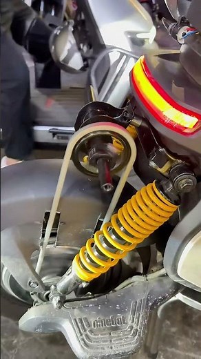 Custom Mid Drive Motor Powers the Front Wheel 🛵