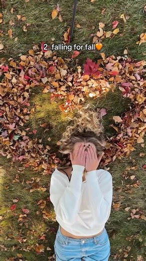 LIZZIE KLOEHN on Instagram: "fall photoshoot ideas!📸🍂 #fallphotoshoot #fallaesthetic #photoshootideas #poseideas #photography #pose #fall #autumn #fallvibes #aesthetic #photooftheday #fallphotography #instagram #instagood #autumnstyle #fallfashion #photoshoot #ootd #posesforpictures #instadaily #pinterest #instamood #girl #photo #explorepage #inspiration #tiktok #viral #foryou #explore"