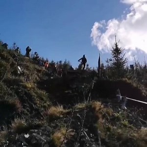 Coming through...!!!! Forget that 4X wallride overtake we’ve all seen and love... This is the best overtake manoeuvre you’ll see all year...! . From non other than the man, @gee_atherton ! This clip is from the recent crazy carnage at the RedBull Foxhunt.. ....Enjoy! . #foxhunt #redbullfoxhunt #redbull #comingthrough #enduro #enduromtb #mtb #mtblife #trek #trekbikes #trektekkers #bike #bike #bikes #bikelife #ride #cycle #mtblifestyle #overtake #likeaboss | Soho Bikes